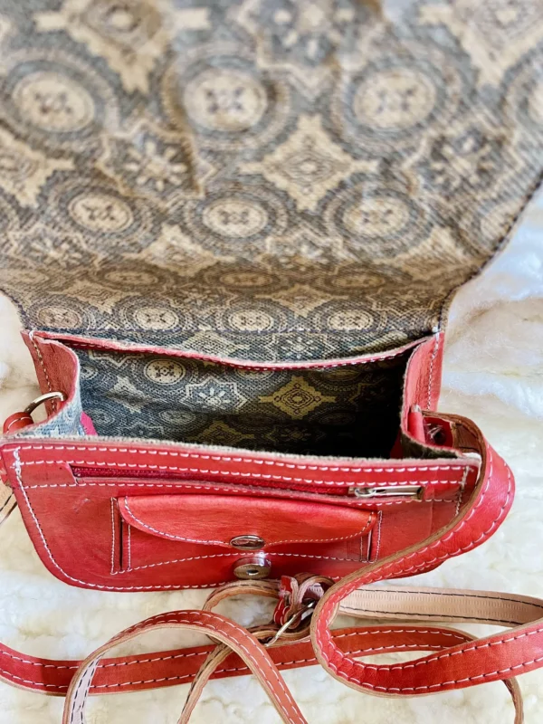Women's Moroccan Leather Shoulder Bag – Handmade & Stylish - Image 4
